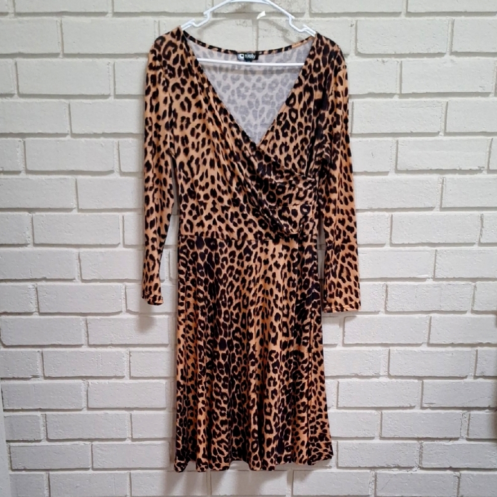 Oxiuly Leopard Print Long Sleeve Criss Cross Front Flowy Dress. Size Medium